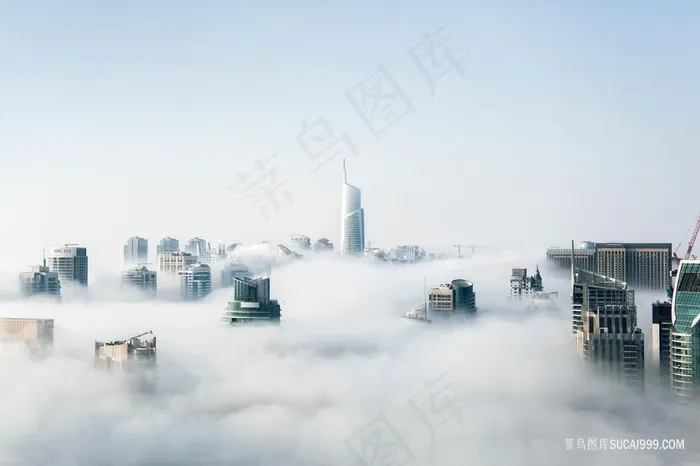 4K高清电脑手机壁纸云雾中的城市风景图片