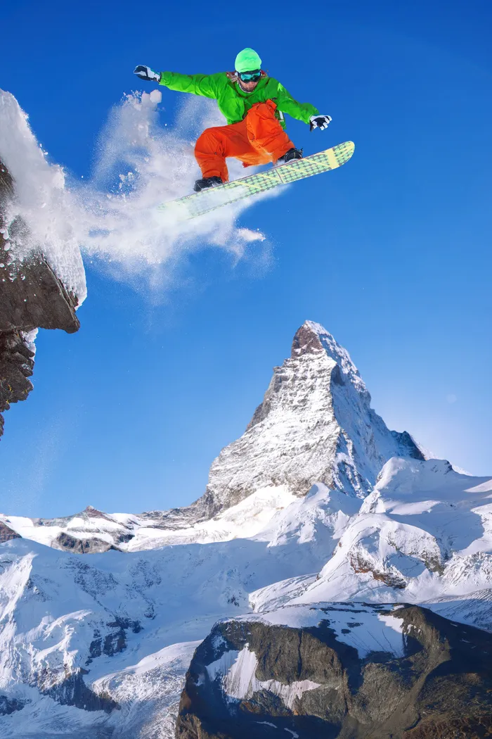 冬天在空中跳跃的滑雪人物