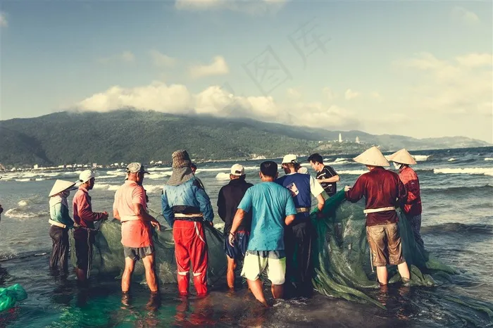 渔民捕鱼图片
