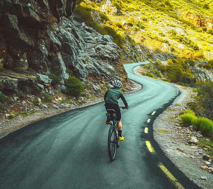 骑自行车登山车热血体育运动，山地自行车比赛户外极限摄影图