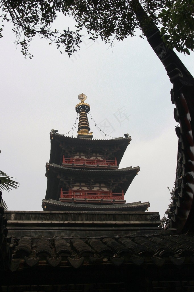 四角宝塔上的塔尖