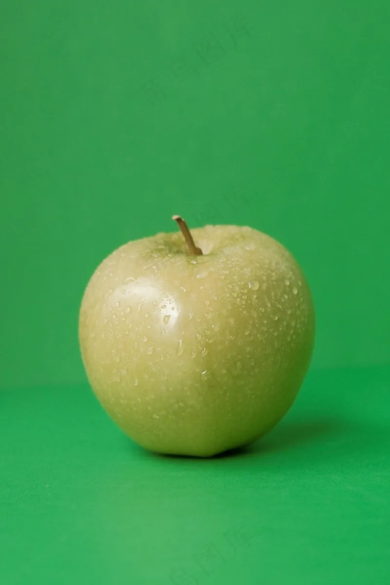 青苹果水果水珠绿色背景1