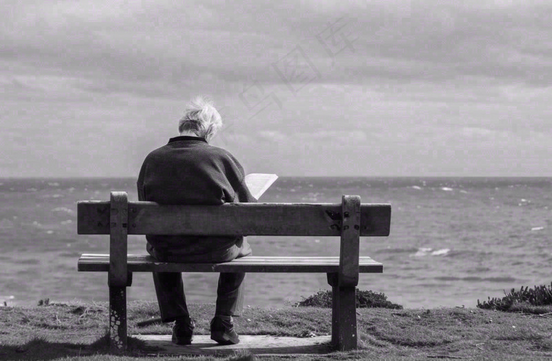 黑白简约坐着海边长椅看书的老人白发重阳节父亲节摄影图