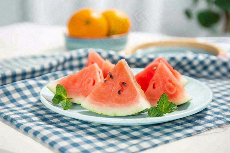 夏至西瓜蓝格子布小清新风格唯美大暑小暑处暑摄影图