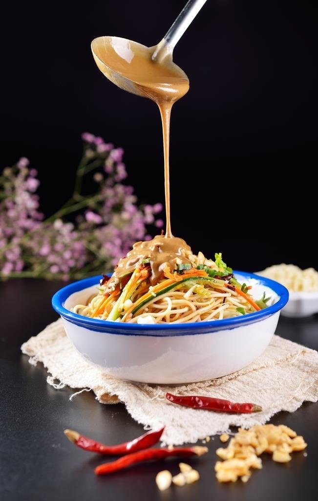 本素材作品名称为秘制凉面图片,素材编号是3330635, 						是一张格式