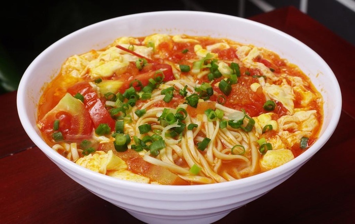 西红柿蕃茄鸡蛋面高清图片