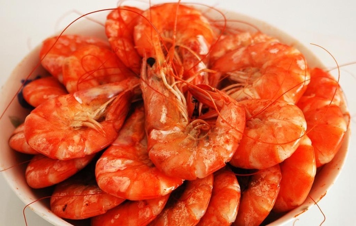 鲜红的水煮大虾图片