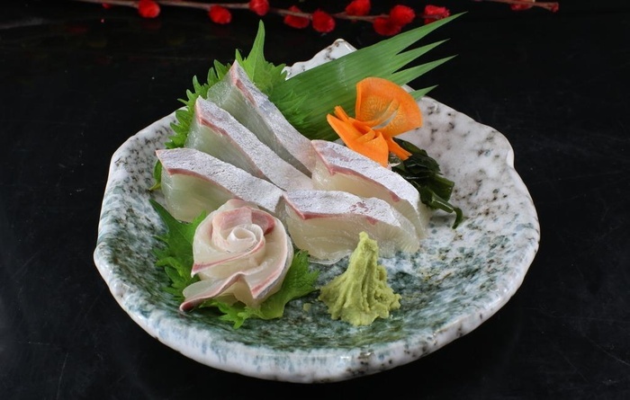 章红鱼刺身日本料理图片