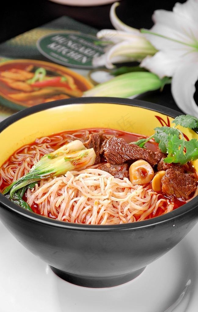 本素材作品名称为红烧牛肉大碗面图片,素材编号是2109422, 是一张格式