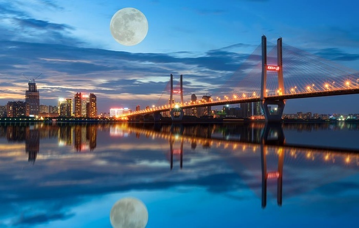 中秋节赏月城市夜景图片 菜鸟图库