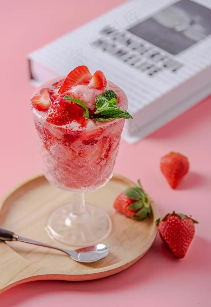 草莓风味冰沙图片