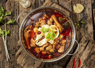 砂锅肥肠鸡图片