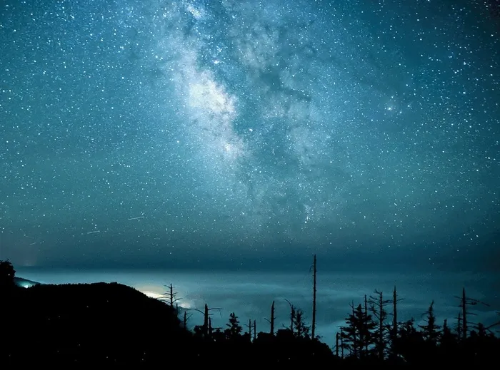 out of the dark-a science story in 15 musical pictures,卷积云,石坑崆,太空,广西烟霞山风景区,北极光,景观与星空