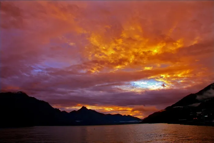 新西兰，皇后镇，湖，日落，橙色，天空