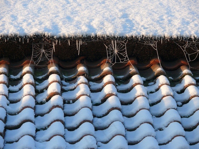 本素材作品名称为雪,冰柱,冰网,屋顶瓦片,冬天,白色,素材编号是