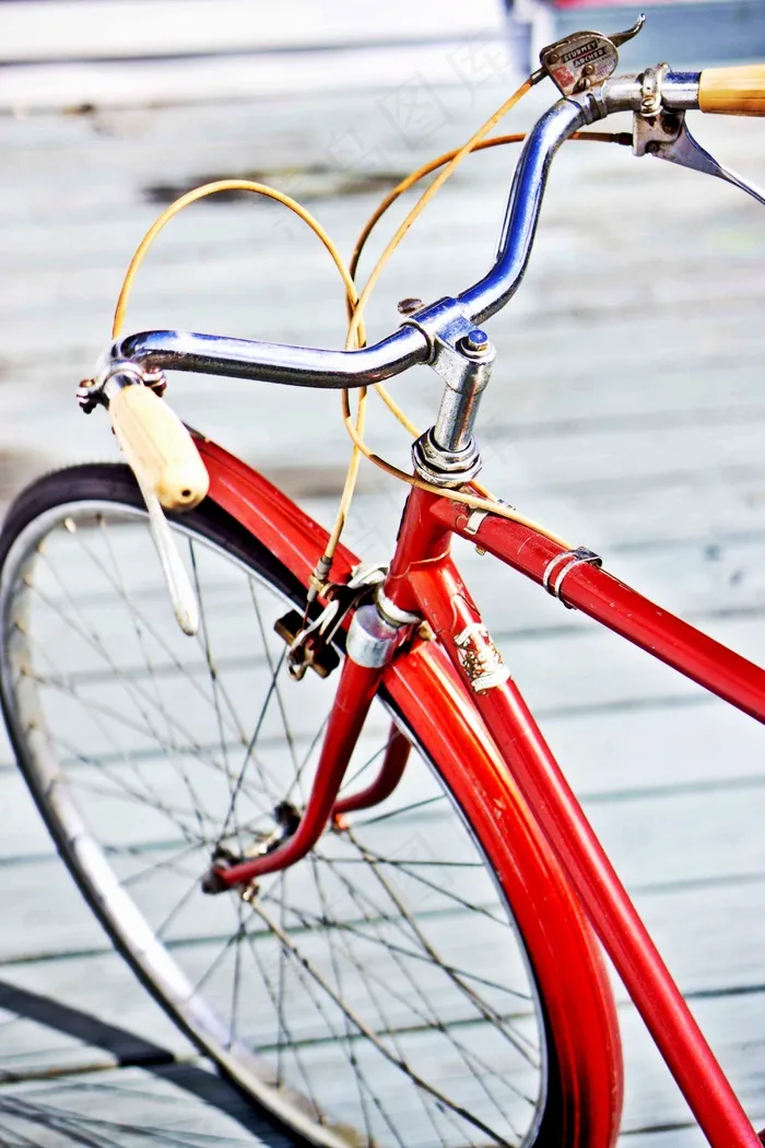 折叠自行车,自行车,自行车架,山地车,车架,红色自行车在木板上的细节