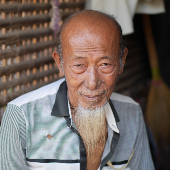 缅甸人缅甸山羊胡子药剂师老男子