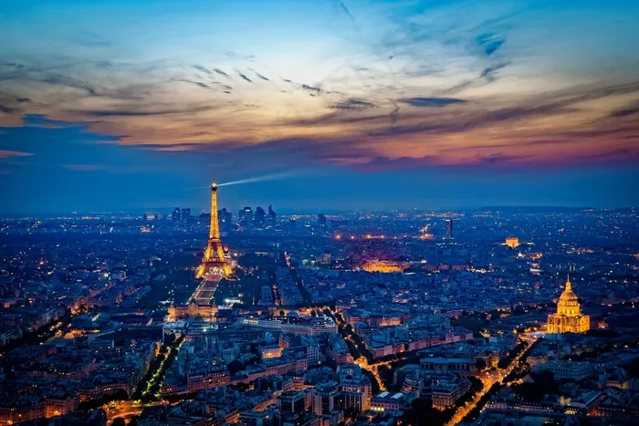 埃菲尔铁塔，法国，日落，城市在晚上，晚上