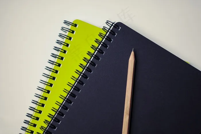 笔记本,屏幕截图,圆珠笔,文字图片,书本,绿色和黑色螺旋笔记本