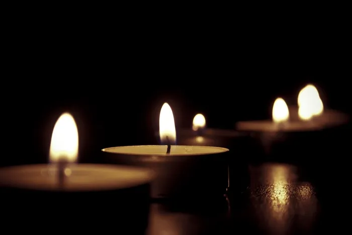蜡烛,蜡烛芯,打火机,比赛,玻璃烛台,黑暗中的小圆蜡烛