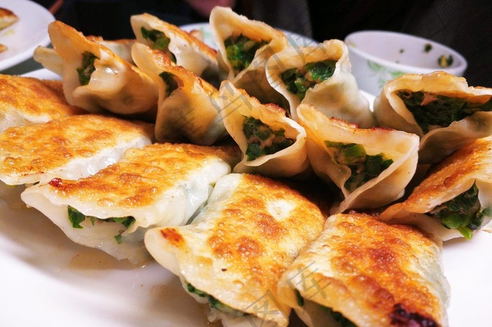 黄金锅贴图片 - 菜鸟图库